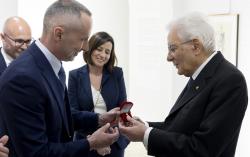 Il Presidente Mattarella in visita a Praga: consegnato il Distintivo d’Oro della Camera Italo-Ceca