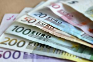Dibattito sull'adesione all'euro, secondo gli analisti la Polonia perde miliardi restando fuori dall'eurozona