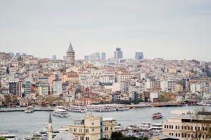 Oscar Farinetti, fondatore di “Eataly”, interviene al quarto appuntamento del ciclo di incontri “MeeTürkItaly”, il nuovo foro ideato dall’Ambasciata d’Italia in Turchia