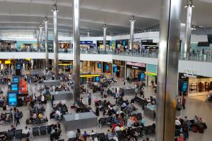 L’aeroporto di Heathrow registra perdite da 2 miliardi di sterline a causa della pandemia 