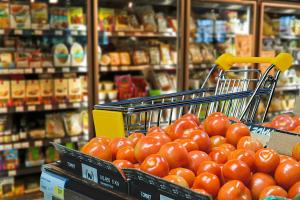 Il governo britannico ha chiesto ai supermercati di limitare i prezzi dei prodotti di base