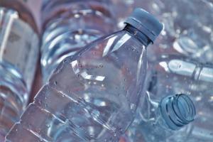 Rep. Ceca - Il sistema del vuoto a rendere per le bottiglie di plastica potrebbe entrare in vigore nel 2025